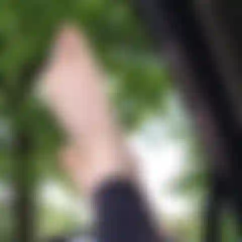 Barfuß und mit natürlichen zehennägeln und fußjob.