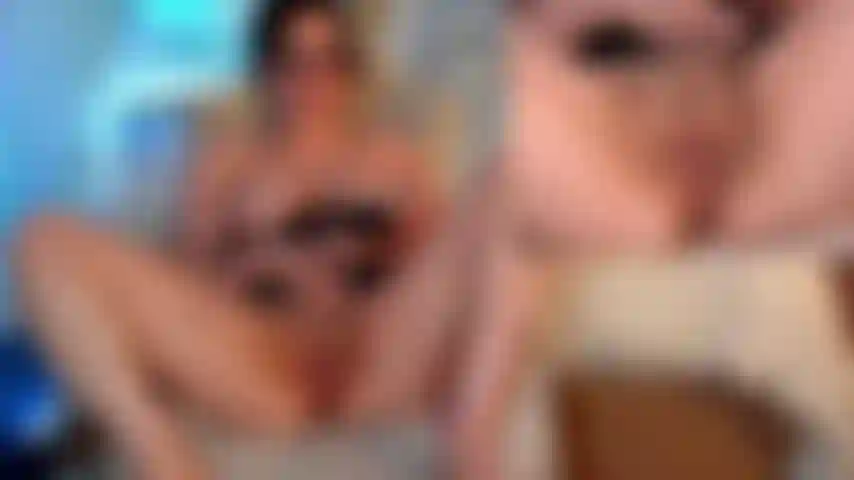 Dieses glasspielzeug lässt meine muschi so nass werden.