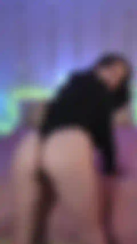 Ziehe mich aus und ficke einen dildo.