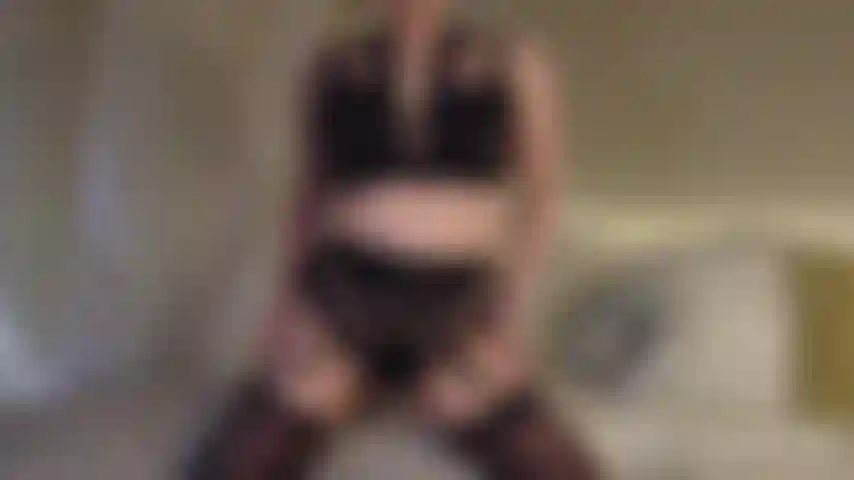 Ficke meinen arsch mit einem dildo.