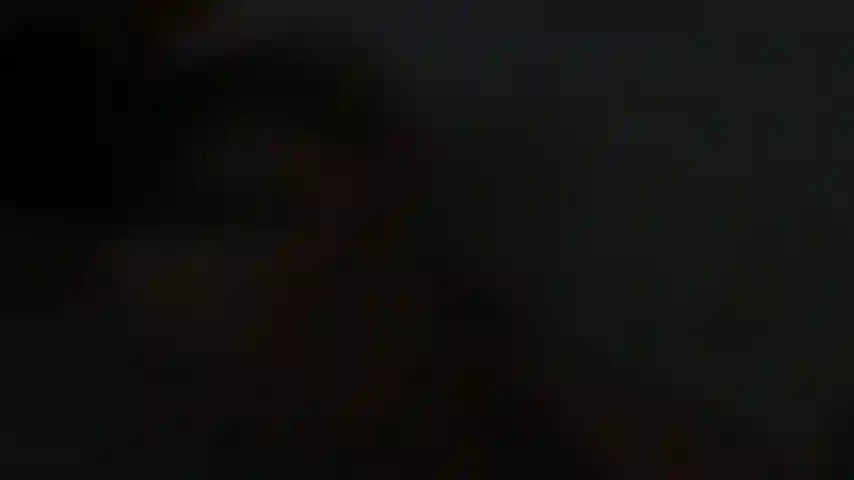 Ich reite deinen großen schwanz, während meine brüste hüpfen und wippen.