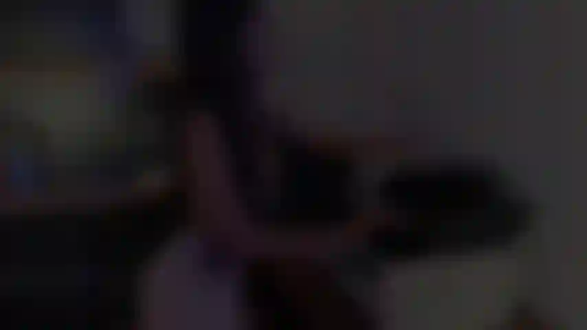 Spiele in meinem büro mit meinen großen titten.