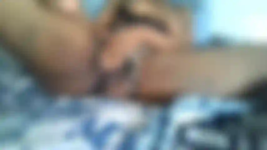 Ich war geil und habe mit meiner muschi gespielt.