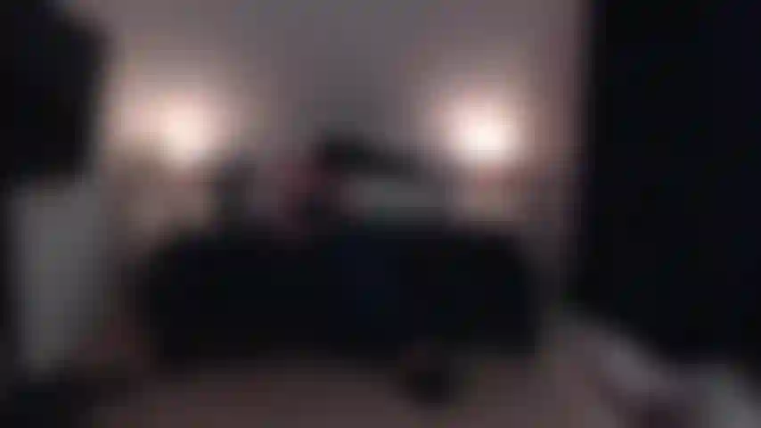 Cowgirl maid verwandelt sich in domina.