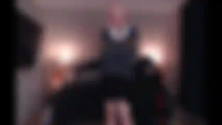 Schulmädchen lockt.