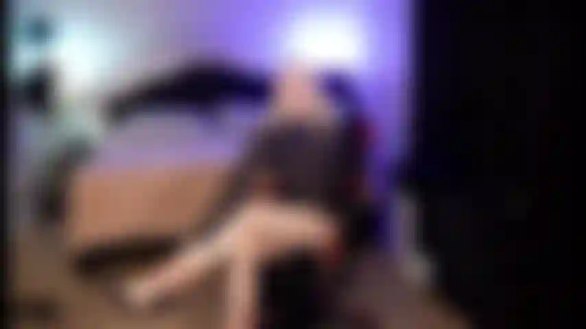 Sissy-training mit analdemonstration.