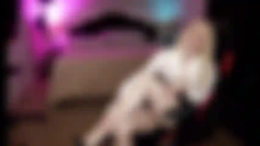 Sperma in einem hauchdünnen strumpf, pov-blowjob und handjob.