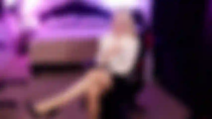 Eine blonde bimbo-sekretärin.