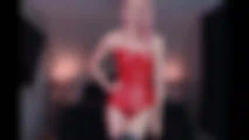 Nachbarin von nebenan, wohnungszerstörerin.