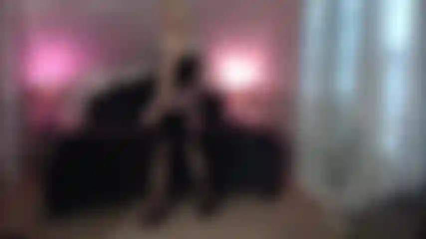 Edles kleid, dessous, strümpfe und high heels, strippe und masturbiere bis zum orgasmus mit vibe.