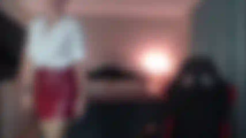 Freches sekretärinnen-rollenspiel mit brille.