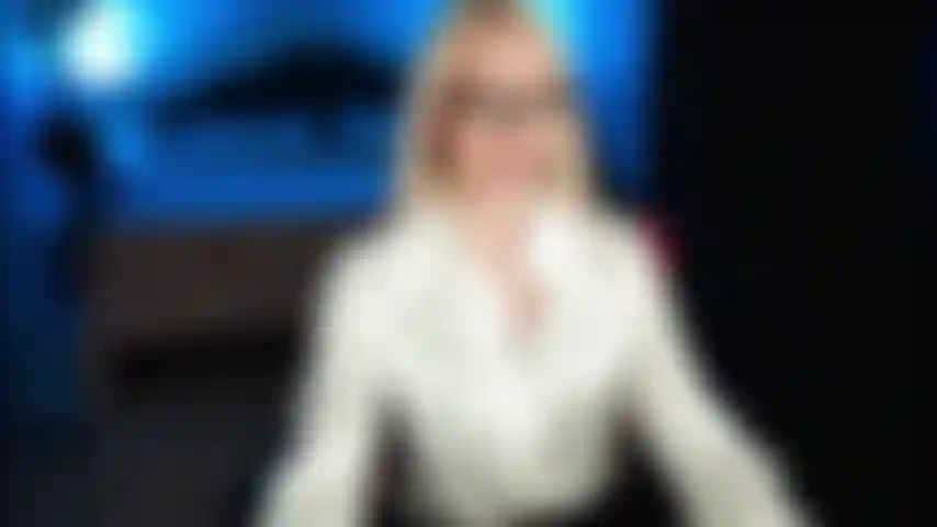 Alexa 9000 fembot funktioniert nicht, kommt, schaltet sich ab.