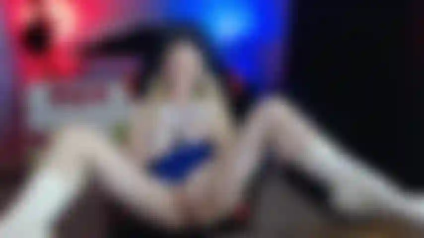 Cheerleaderin neckt dich in keuschheit.