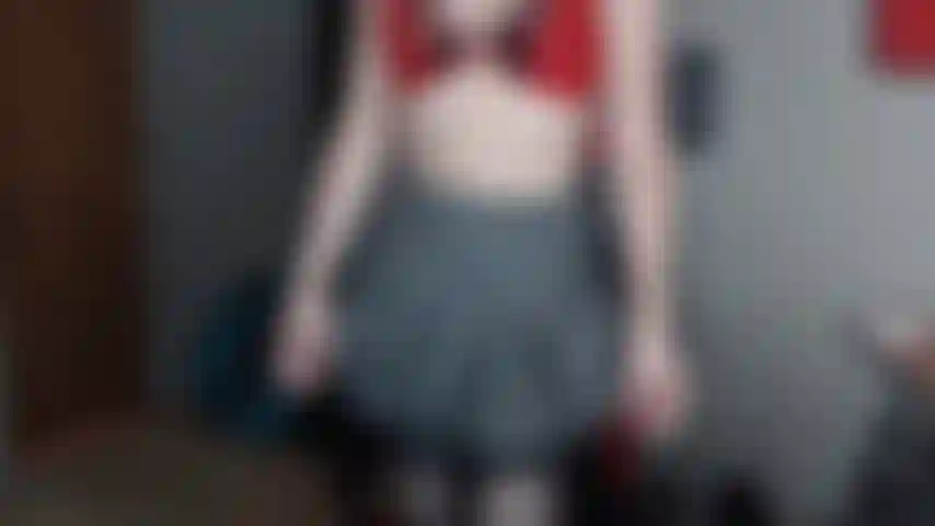 Alexa zieht sich aus, zeigt ihren arsch, verprügelt und neckt ihr arschloch!