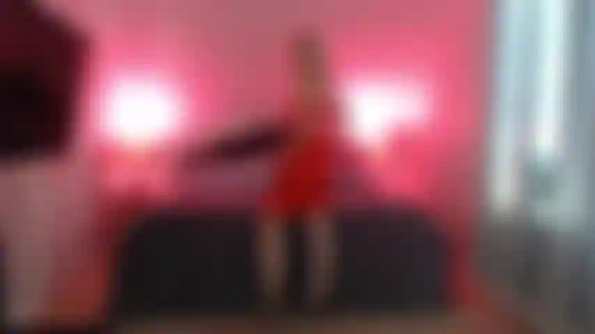 Alexa probiert zwei sexy kleider an, gibt einen blowjob und masturbiert bis zum orgasmus!