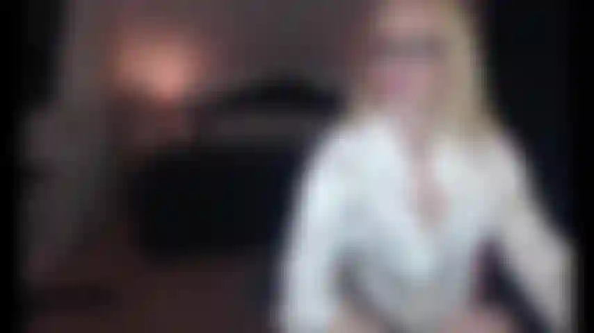 Der fembot des sekretärs funktioniert nach dem orgasmus nicht.