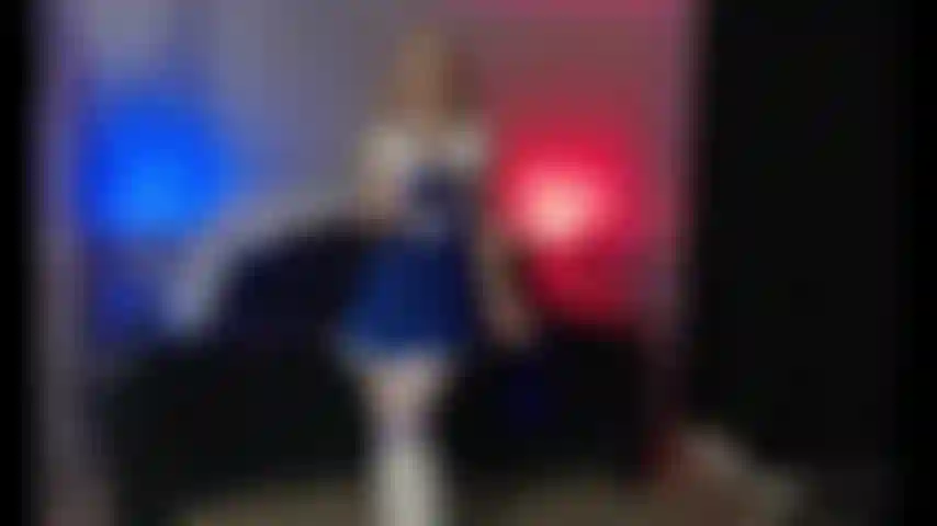 Eine versaute cheerleader-stiefschwester hatte einen gangbang mit der fußballmannschaft und will dich jetzt ficken.