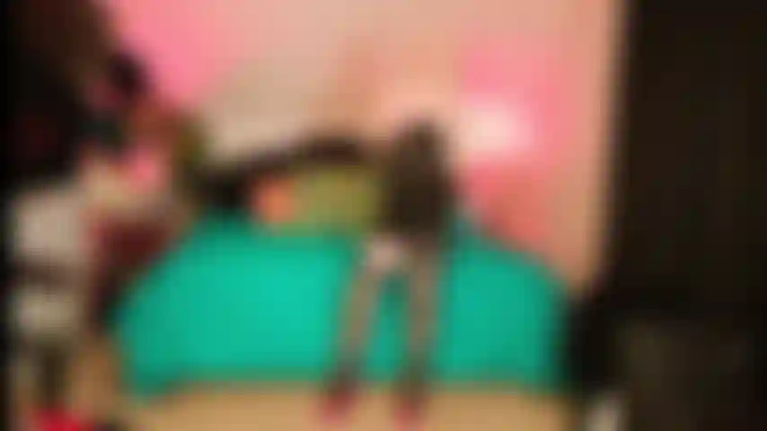 Eine geburtstagsüberraschung für einen gangbang mit der sekretärin.