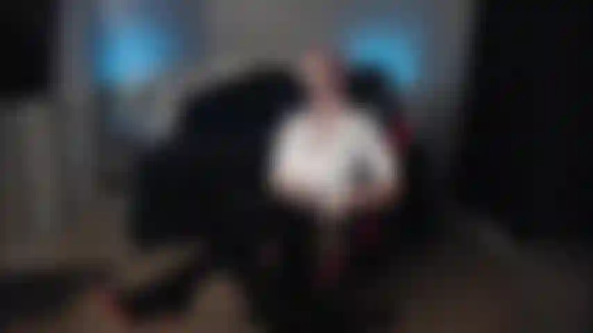 Selbstbefriedigung im bürogewand.