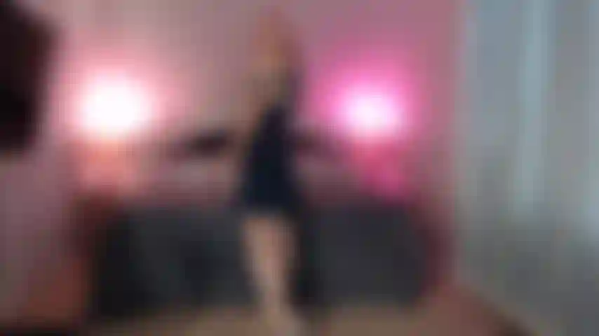 Kleid und klare absätze, selbstbefriedigung mit vibrator.