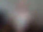 Alexa ist eine mausige sekretärin, die schüchtern und nerdig wirkt, aber eigentlich die büroschlampe ist! ;).