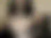 Meine riesenknaller - perfekt zum wichsen für dich. Aber es sind nicht nur meine riesigen knaller, mit denen ich dich necken werde. Ich trage schwarze, glänzende latexhandschuhe, während ich dich in einen erotischen rausch versetze.