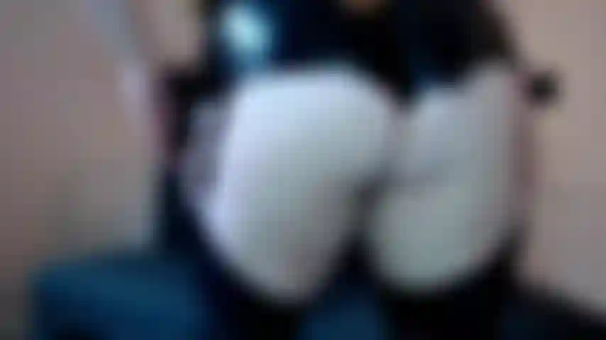 Mein großer, runder, pfirsichfarbener hintern. Es macht dich verrückt. In dem moment, in dem sie ihre augen darauf schlagen, sind sie sofort hart. Du würdest alles tun, nur um es zu erreichen und zu berühren. Es wird dich immer regieren!