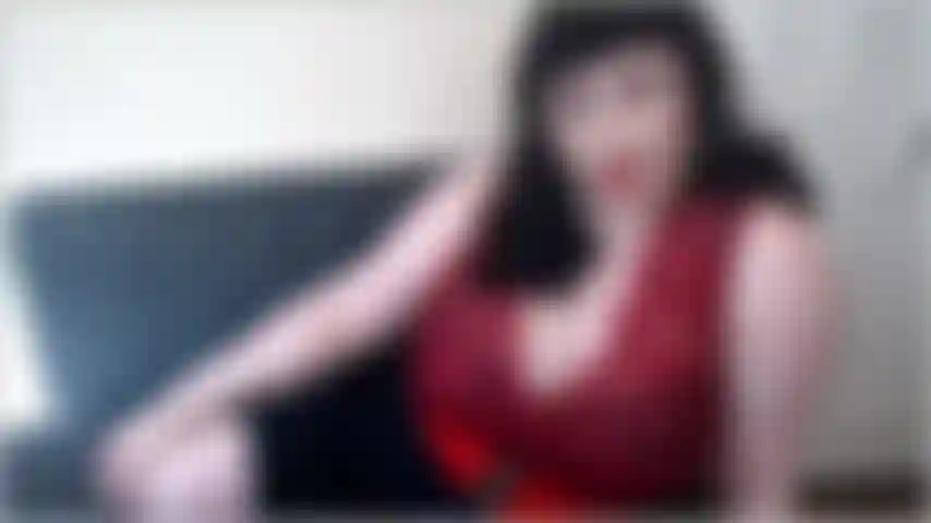 Ein bisschen hungrig, oder? Nun, ich werde dir erlauben, einen schönen kleinen snack zu haben. Etwas unordentliches. Wirklich chaotisch. Dies ist ein besonderer snack, der gleichzeitig erotisch und demütigend ist.