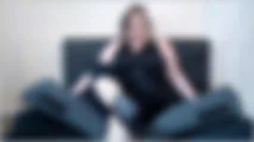 Verschwitzter schuhfick - verehre diese absätze. Schnuppere & lecke sie. Sitck deinen schwanz in sie und fick sie!