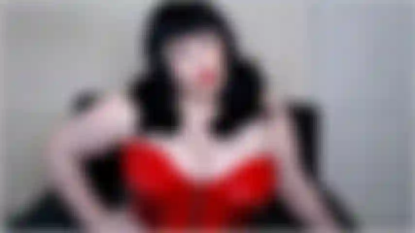 Miss deviant gibt dir eine kurze pause von deinem keuschheitskäfig, aber nur lange genug, um ein neues spiel zu spielen - und ein böses neues spiel!