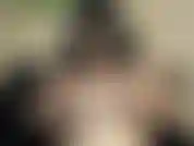 Ich kenne deine schwäche. Deine schwäche sind meine riesigen hüpftitten. Du liebst es, sie anzustarren, sie auf und ab hüpfen zu sehen. Es macht so süchtig, sie anzusehen. So süchtig macht, sie zu streicheln.