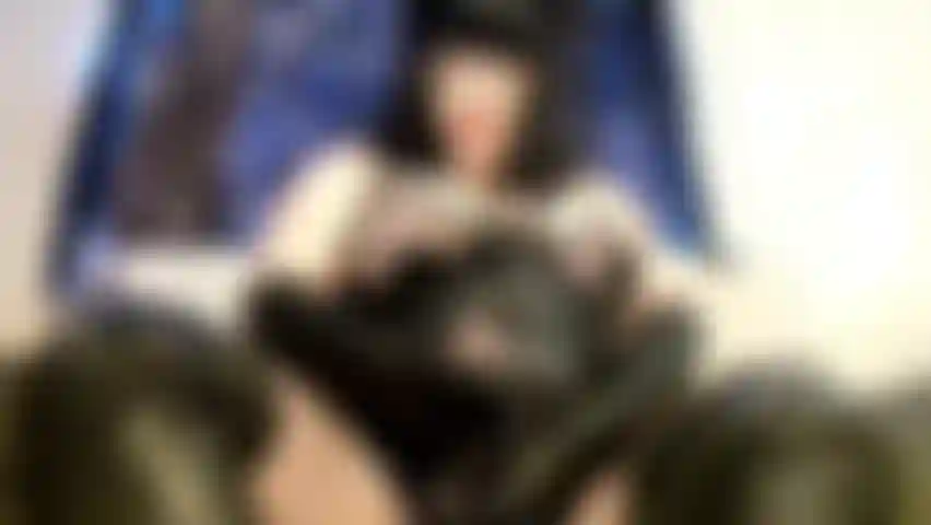 Eine strap-on-schlampe.