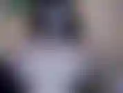 Wenn ich meine großzügigen titten einöle, weiß ich, dass du hart sein wirst. Wenn ich dich mit meinen großen öltitten necke, wirst du wahrscheinlich explodieren!