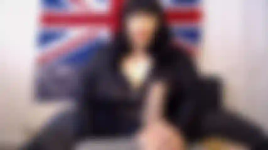 Zero fickt um deinen kleinen schwanz.