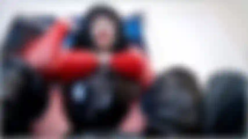 Die glory-hole-schlampe erniedrigt.