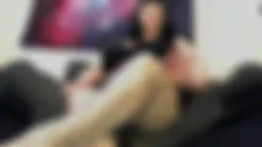 Lehrerin bestraft beinperversen.