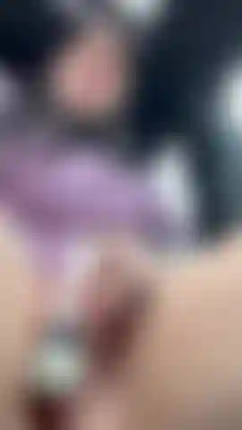 Heiße gothic-masturbation mit autospielzeug.