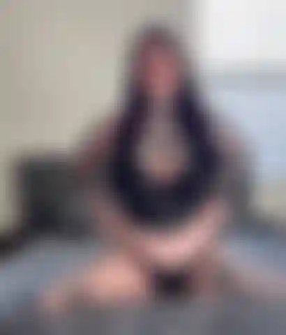 Eine heiße gothic-schlampe macht joi.