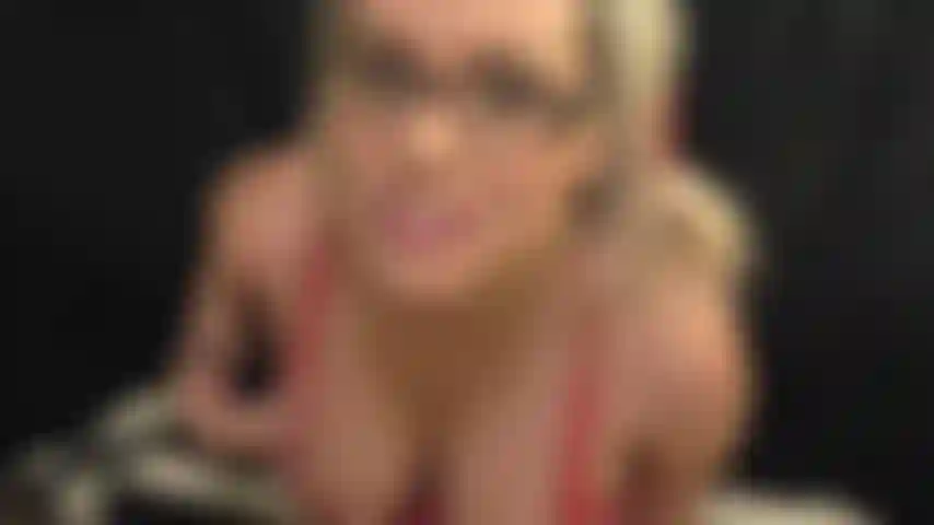 Freche sekretärin bekommt ihre titten gefickt