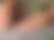 Wie ich mich zurücklehne und mein liebstes schwarzes hitachi-spielzeug benutze, um mich zum abspritzen zu bringen.