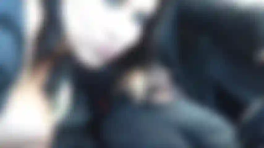 Eines meiner sexiesten boy-girl-videos aller zeiten! Ich rege mich so auf, während er fährt, dass ich seinen schwanz herausziehen und anfangen muss, ihn zu lutschen, um ihm einen sexy straßenkopf zu geben!