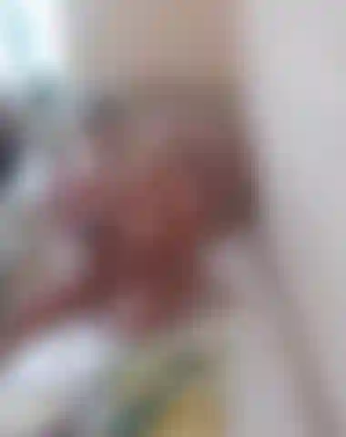 Eine voyeur-kamera beobachtet mich beim lesen, beim wackeln mit den füßen und beim entblößen meiner muschi.