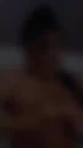 Verwöhne mich mit zarten und köstlichen berührungen.