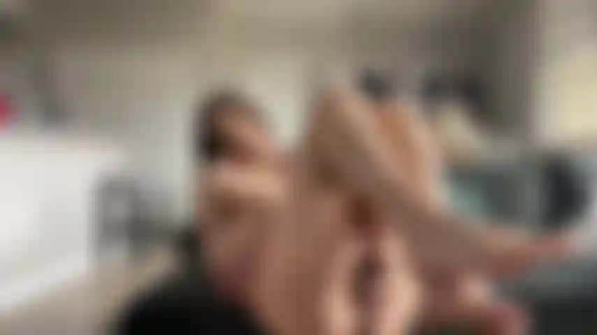 Schmutzige füße und schwanzverehrung.