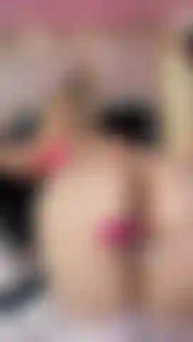 Und spiele mit meinem üppchen in meiner muschi auf vier.