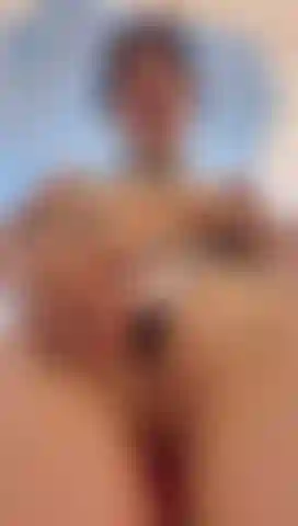 Und masturbiere meine junge muschi mit meinen fingern.