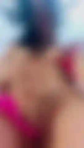 Finger in meiner rosa muschi.