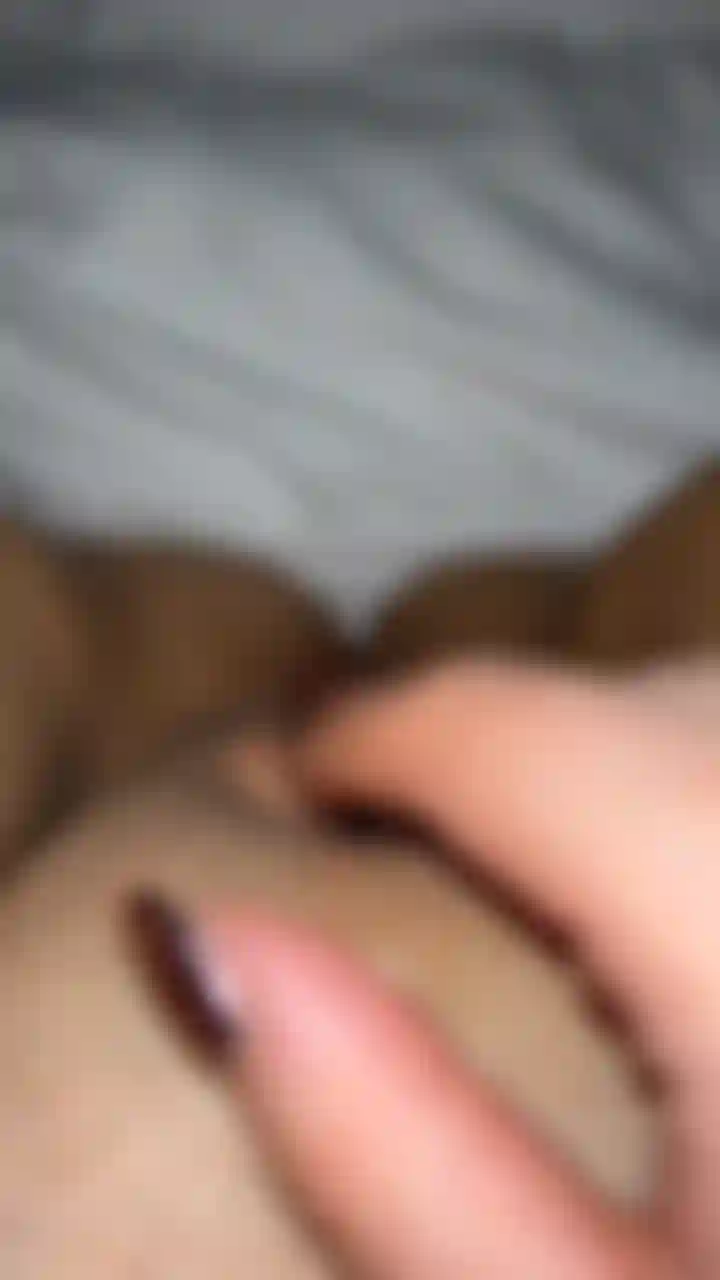 Die ihre klitoris reibt <3.