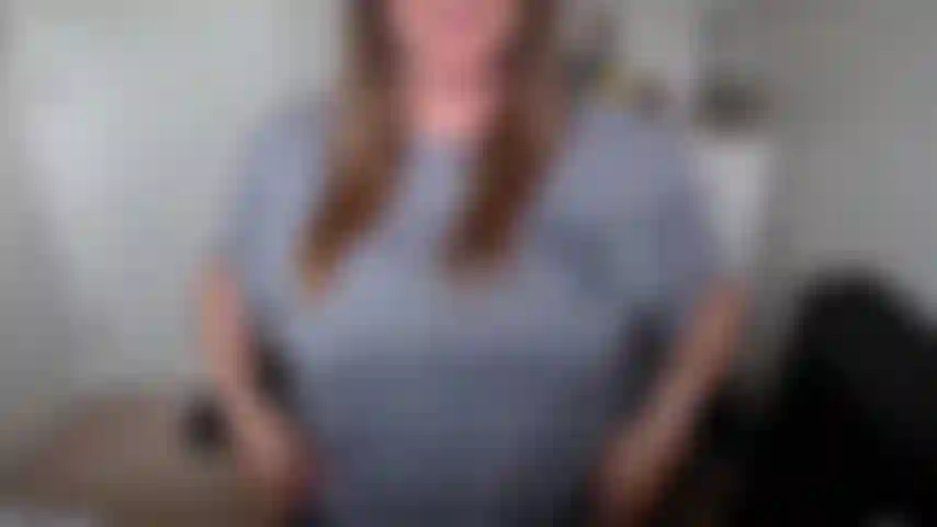 Ein großer, praller ballon platzt.