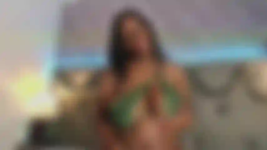 Spiele mit meinen großen brüsten.